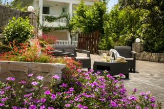 facilities vivian apartments garden
